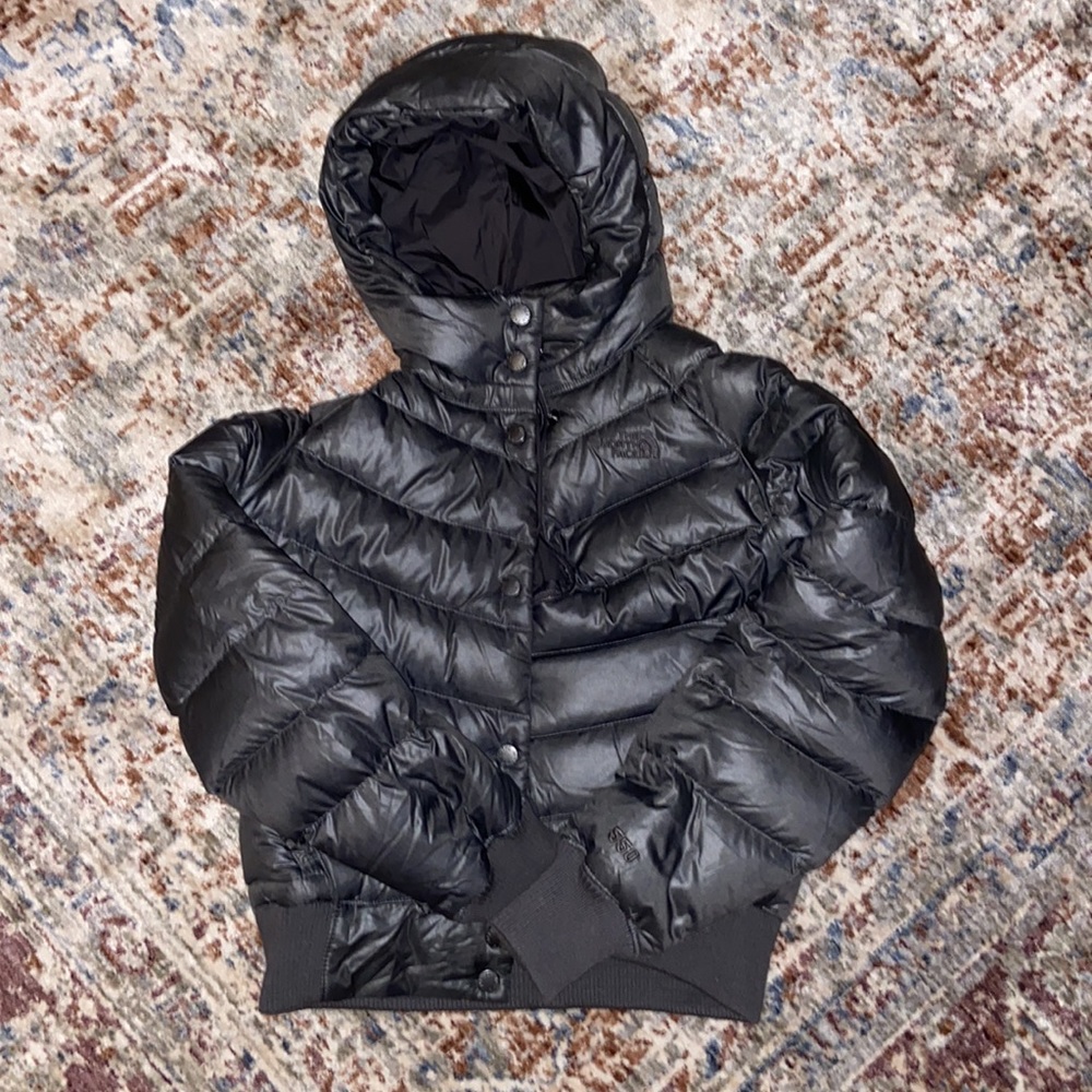 NWOT The North Face Down Jacket with Hood -Hey Mama Bomba in Graphite Gray